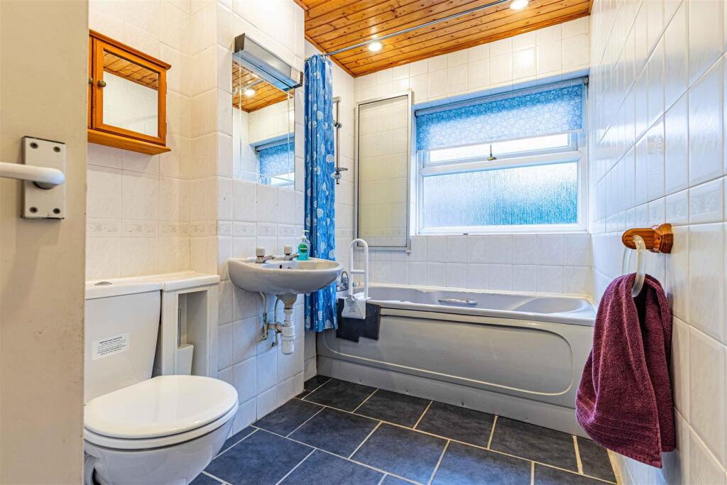 Bathroom.jpg