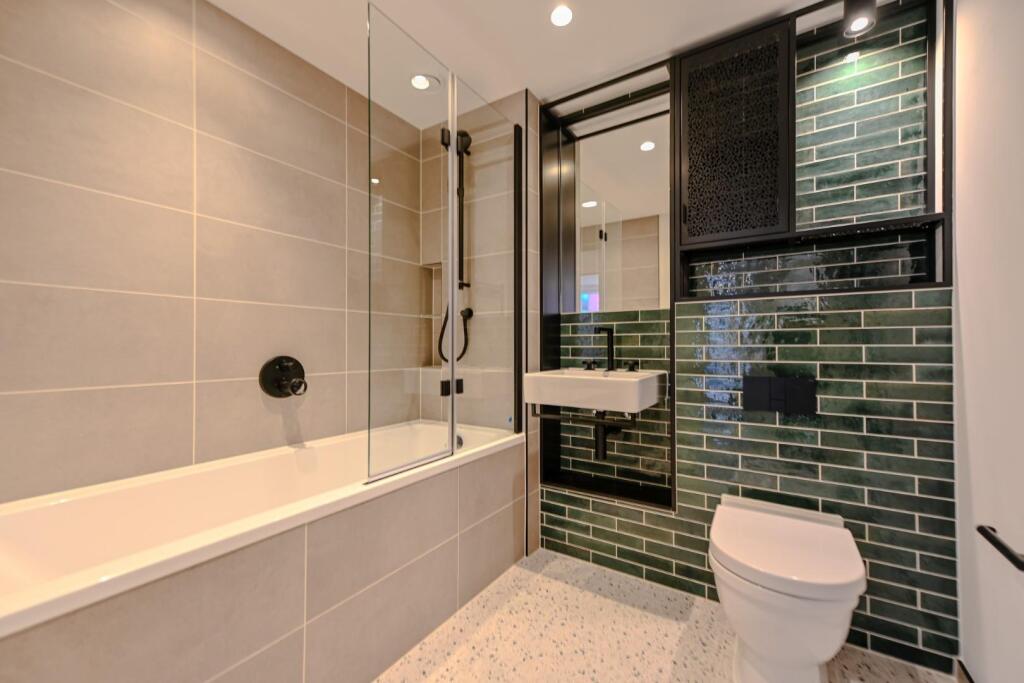 Bathroom        .jpg
