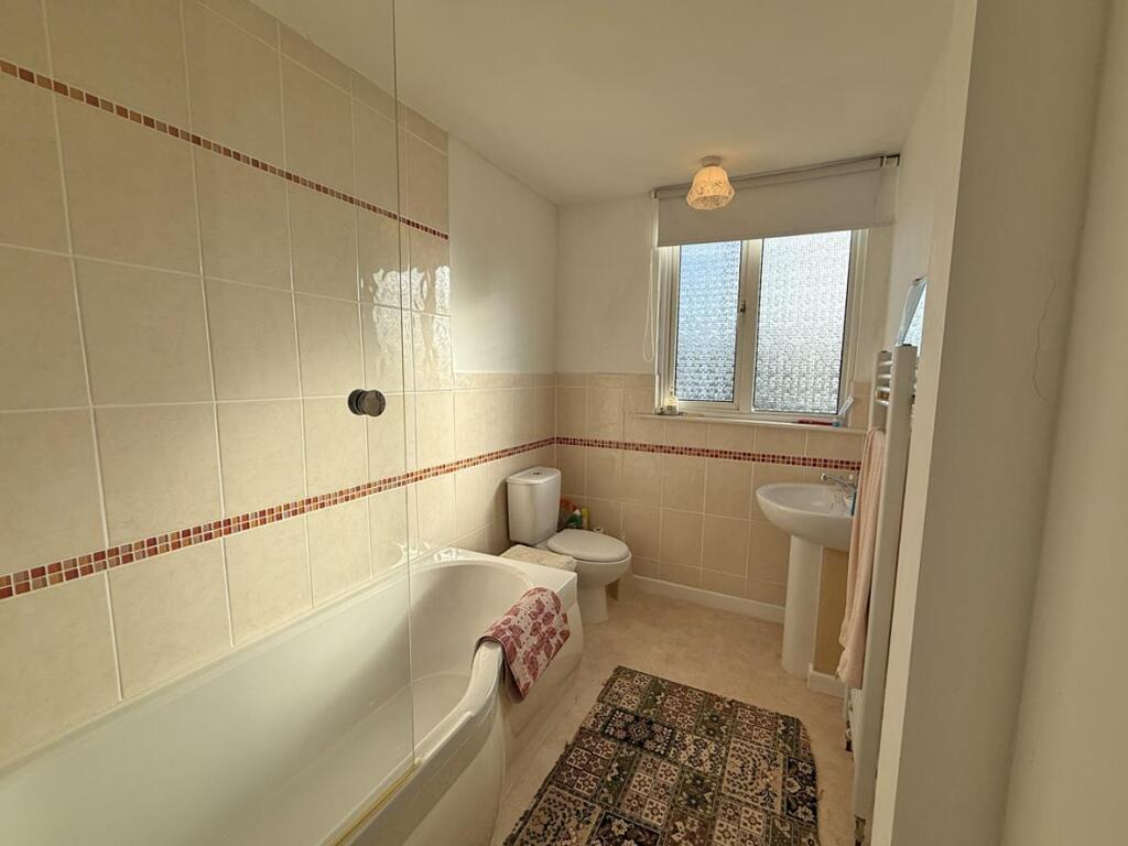 Old Woodlands Road 6- Bathroom.jpg