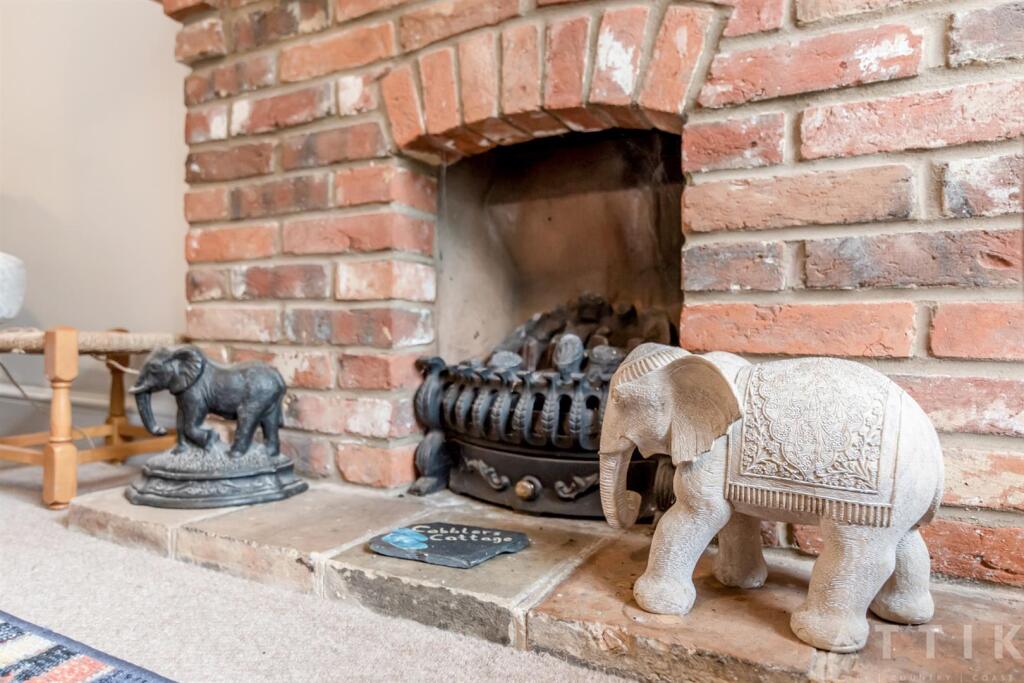 Attik 25 High Street Wangford NR34 8RL (4).jpg