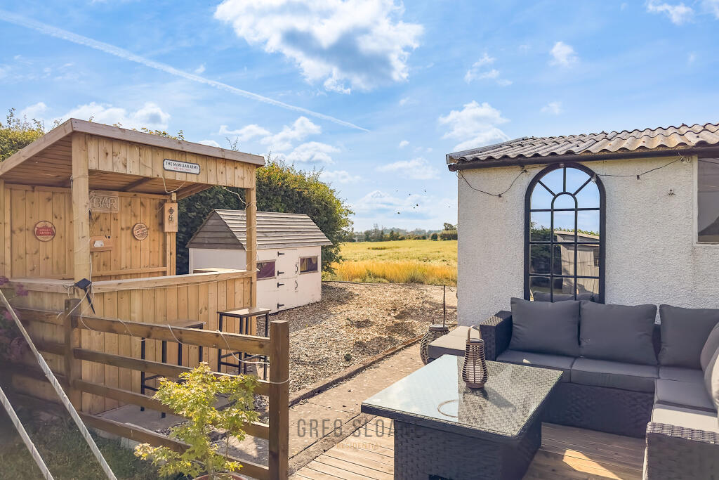 Outside Bar / Play Area