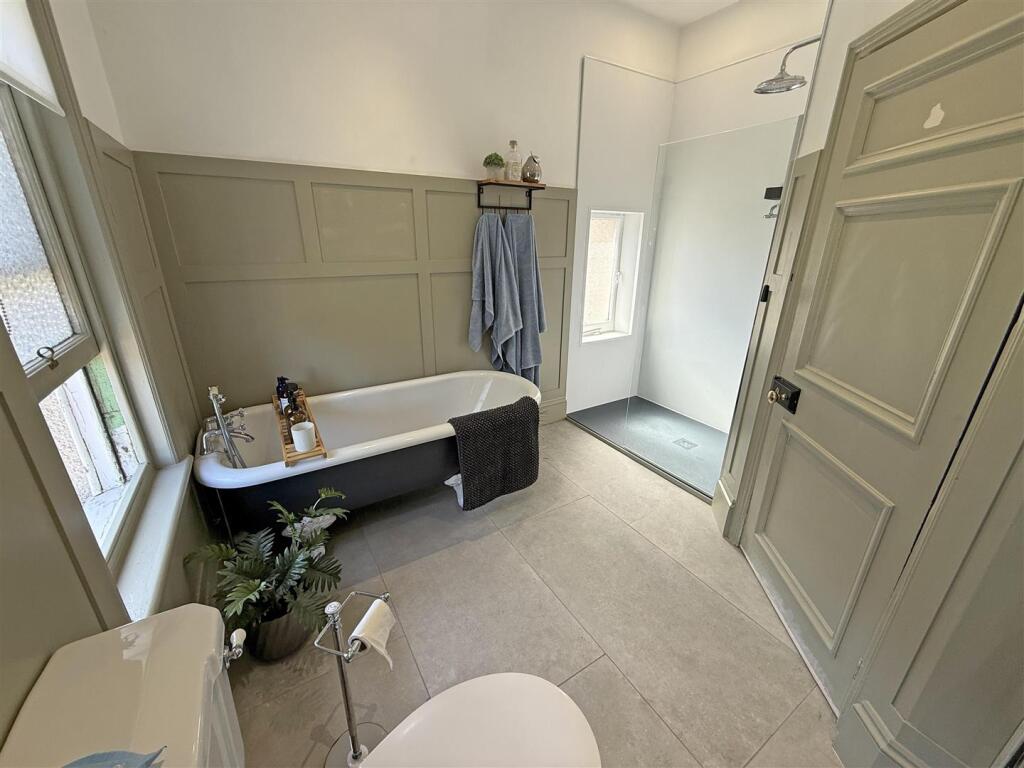 Bathroom angle 2.jpg