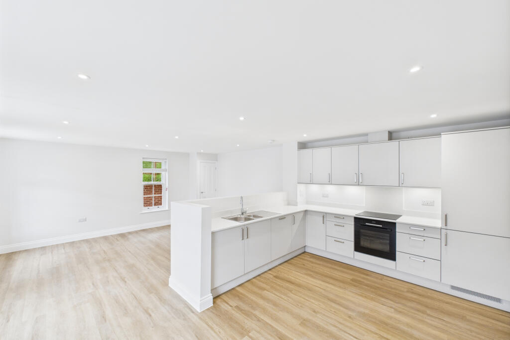 CAM05449G0-PR0004-STILL002