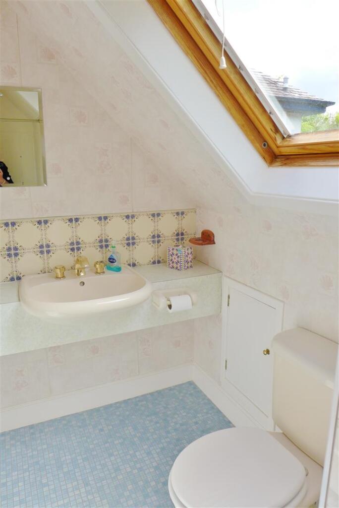 Ensuite shower room bedroom 4