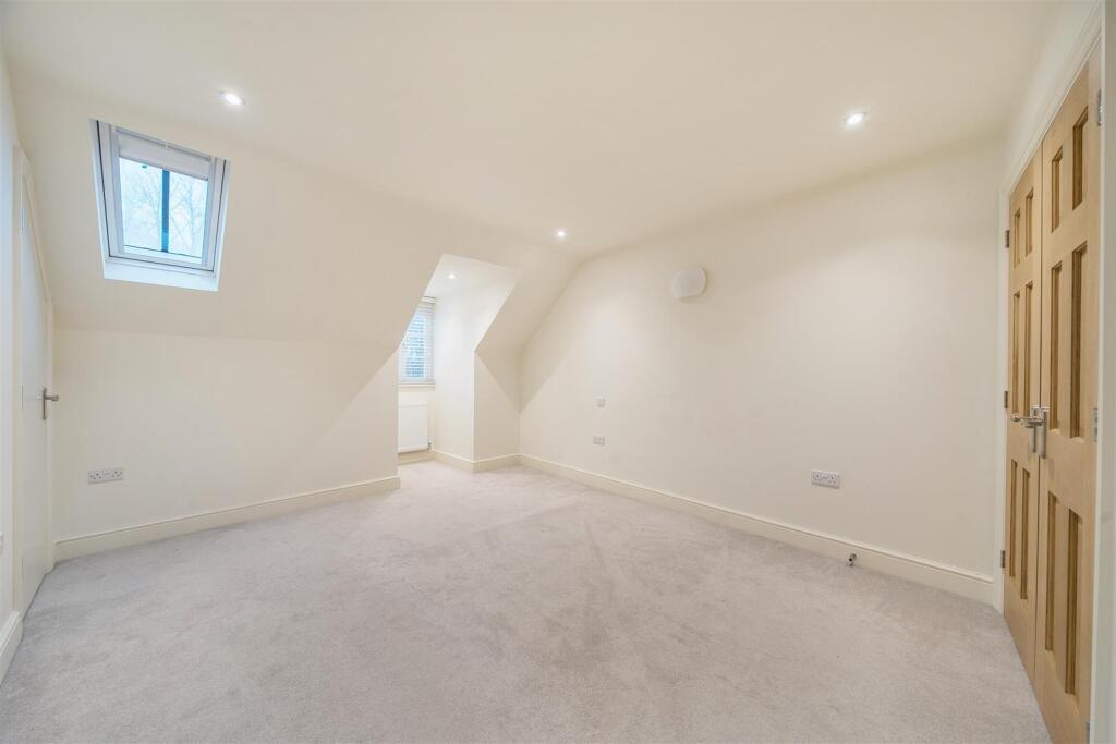 50 Northampton Road, Towcester (3).jpg