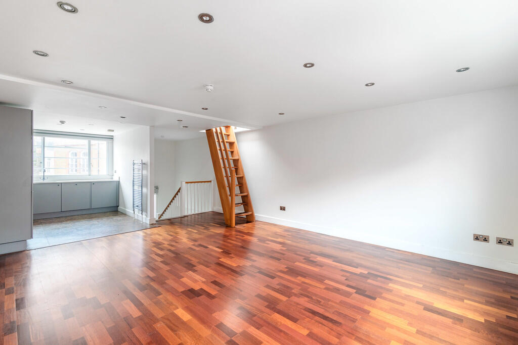 Earlham Street Se...