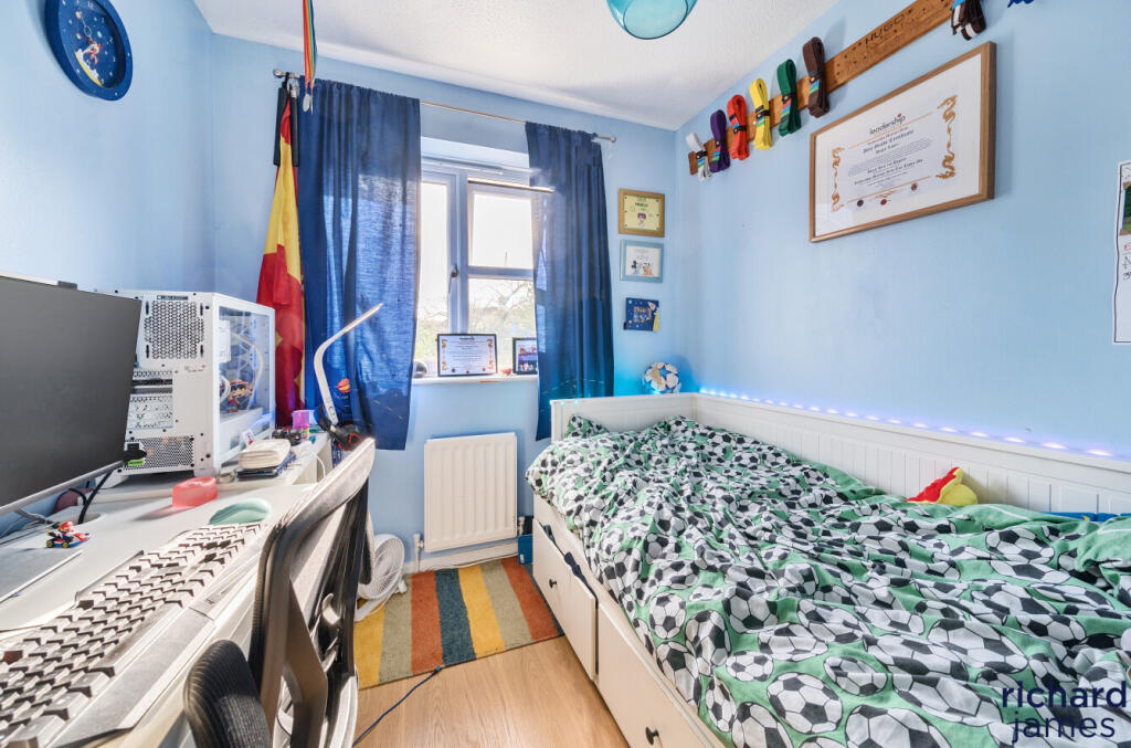 5a7daa43f052472db9c7197645d742b7