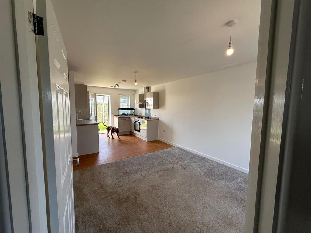 Kitchen to Lounge 1.jpg