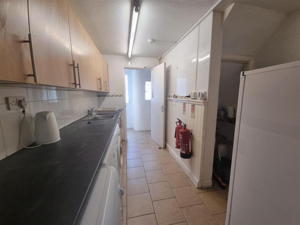 KITCHEN (3) (2).jpg