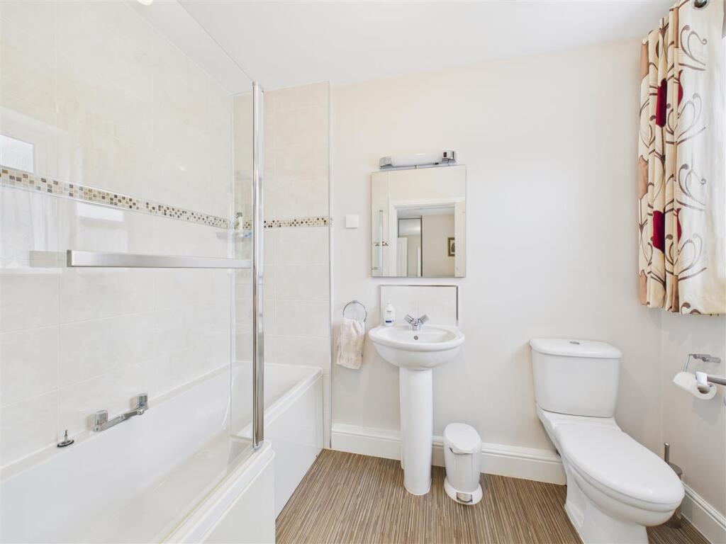 En-Suite Bathroom