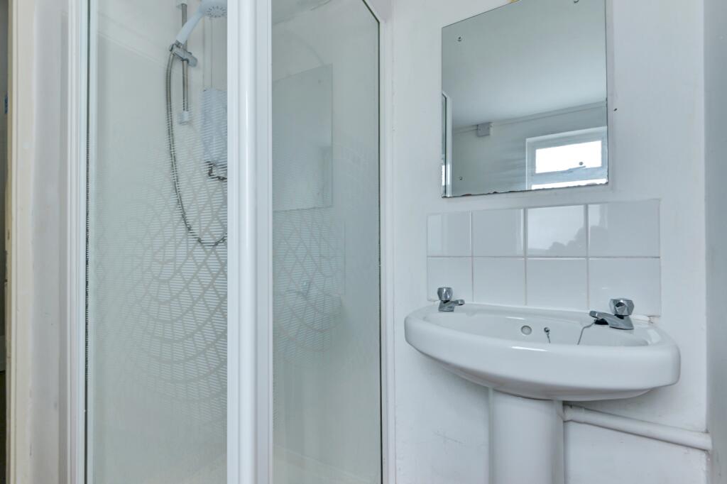 51 Elm Grove Bathroom 1