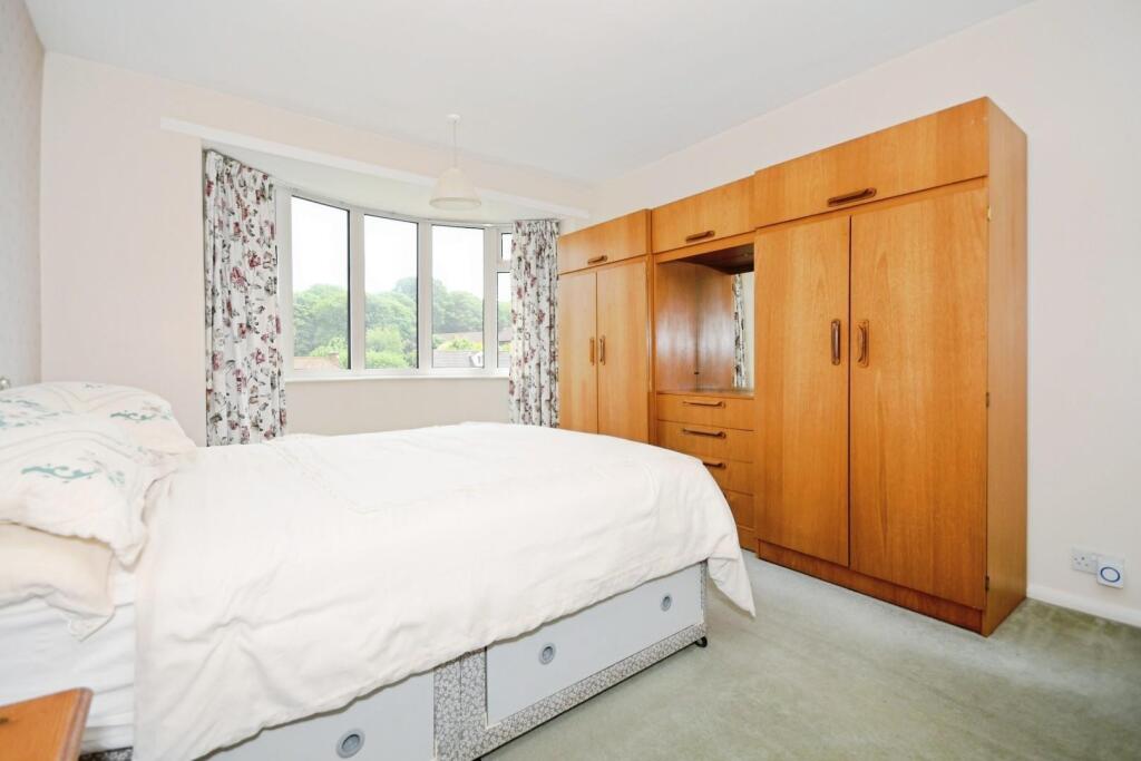 BEDROOM 1 02.jpg