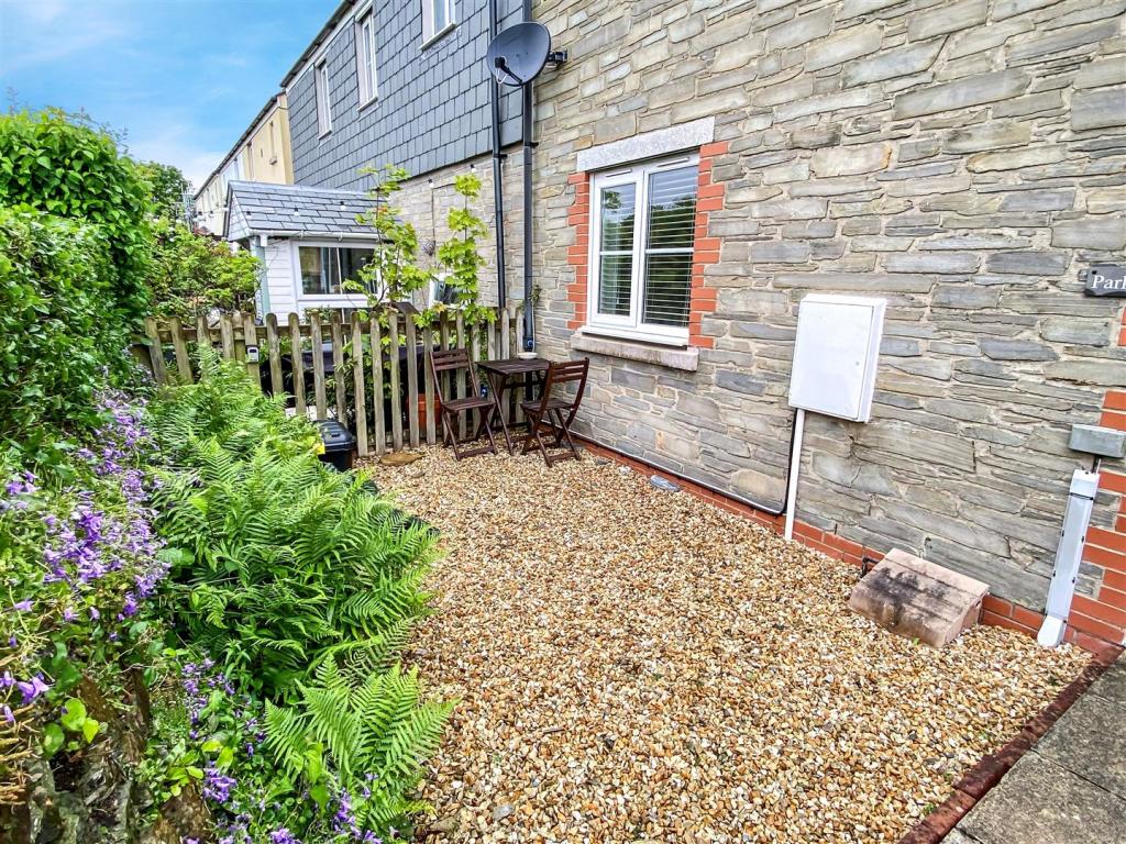 20 The Hurlings Front Garden