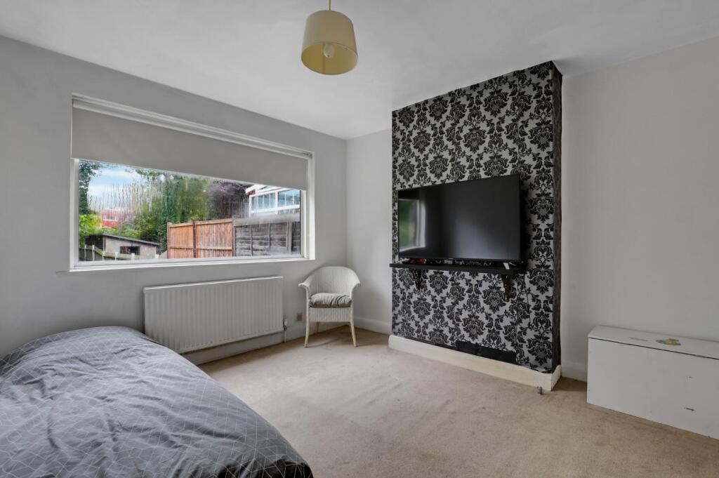 10-e061JHPropWorld - 7 Mylis Close - 14.jpg