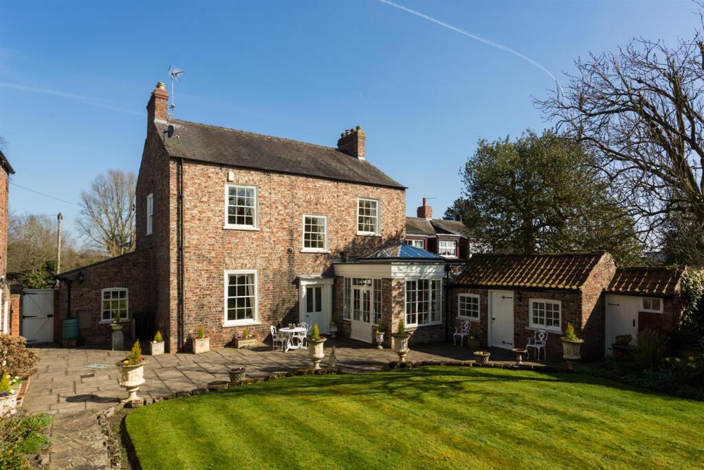 House &amp; Rear Garden