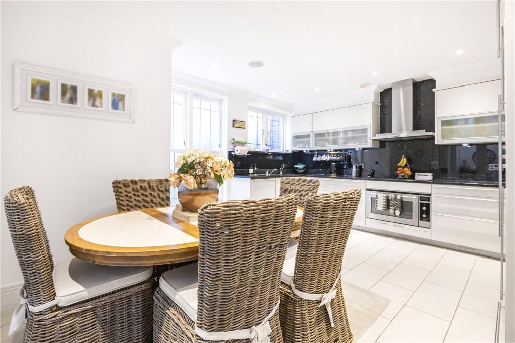 Kitchen/Dining Area
