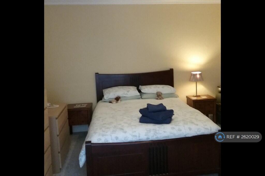King Sized Bedroom
