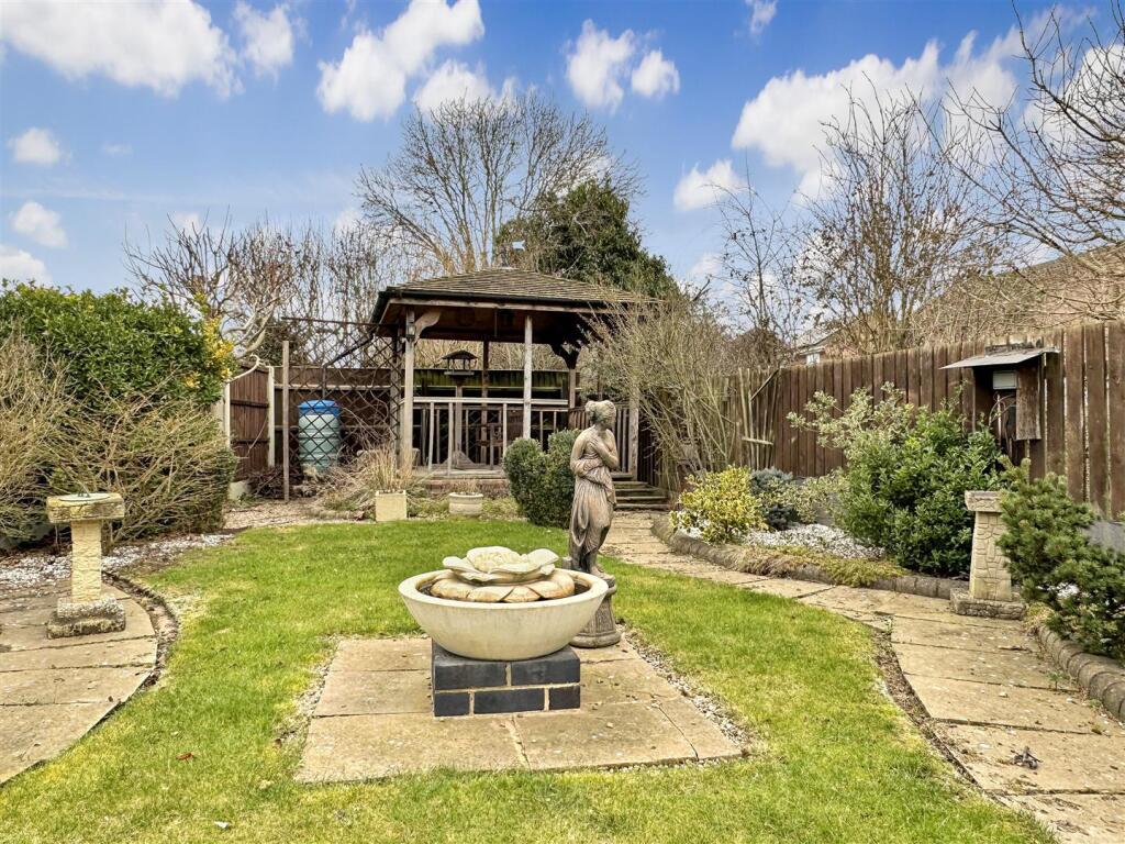 Established Private Garden 750