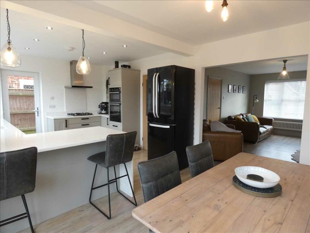 LIVING KITCHEN