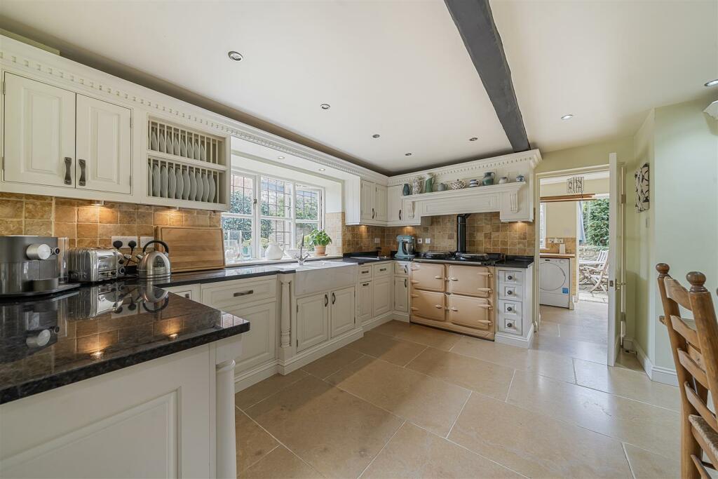 Menhendra, 17 Bell Lane, Syresham (5).jpg