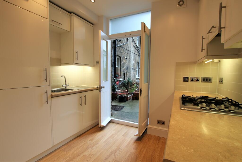 6  kitchen lounge.JPG