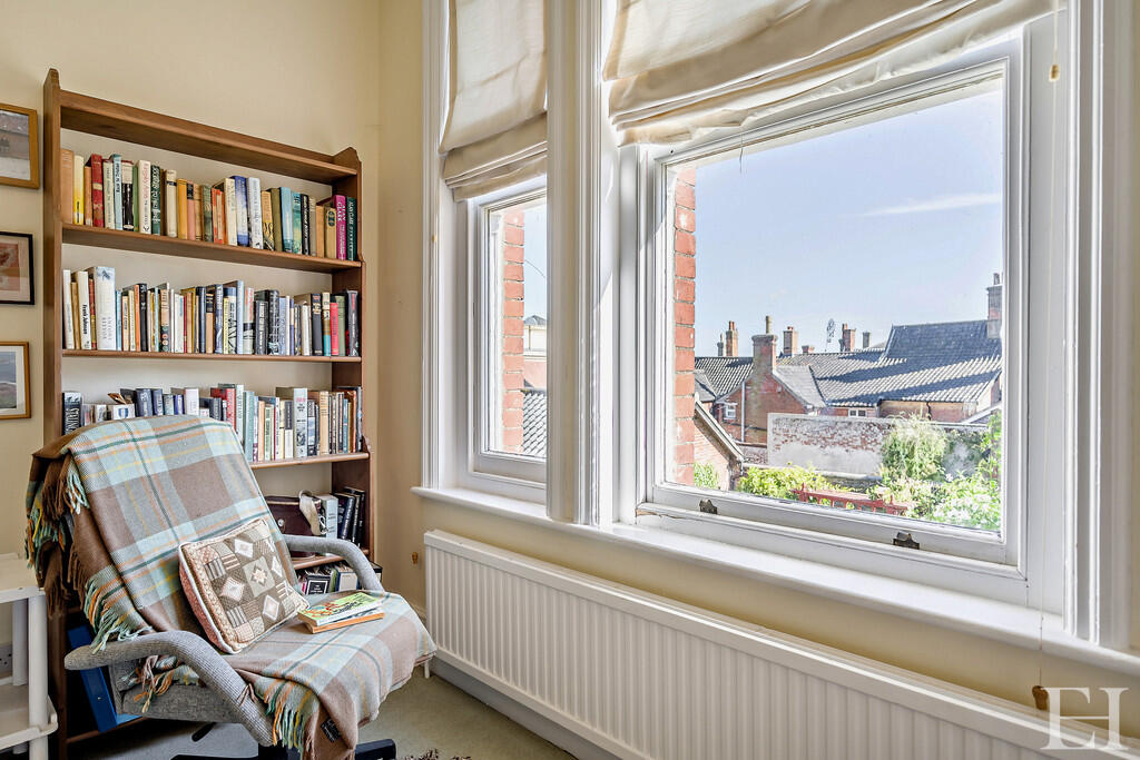 8647635-interiorW...