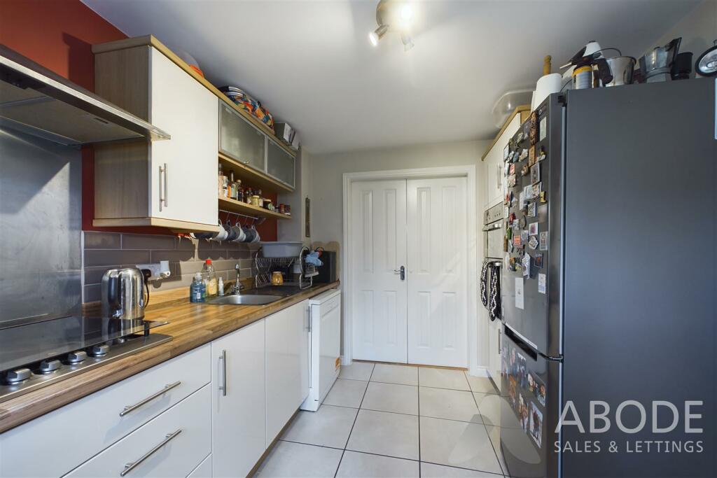 CAM02696G0-PR0428-STILL007.jpg