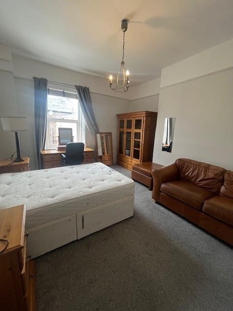 bedroom1.jpg