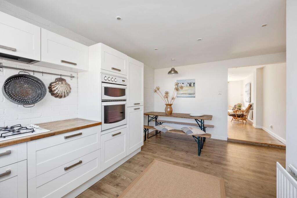 Harbour Way, 200-015.JPG