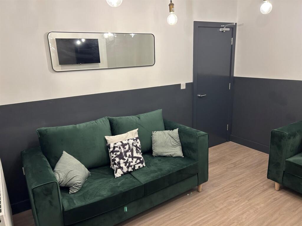 123 Downend_Living Room_1