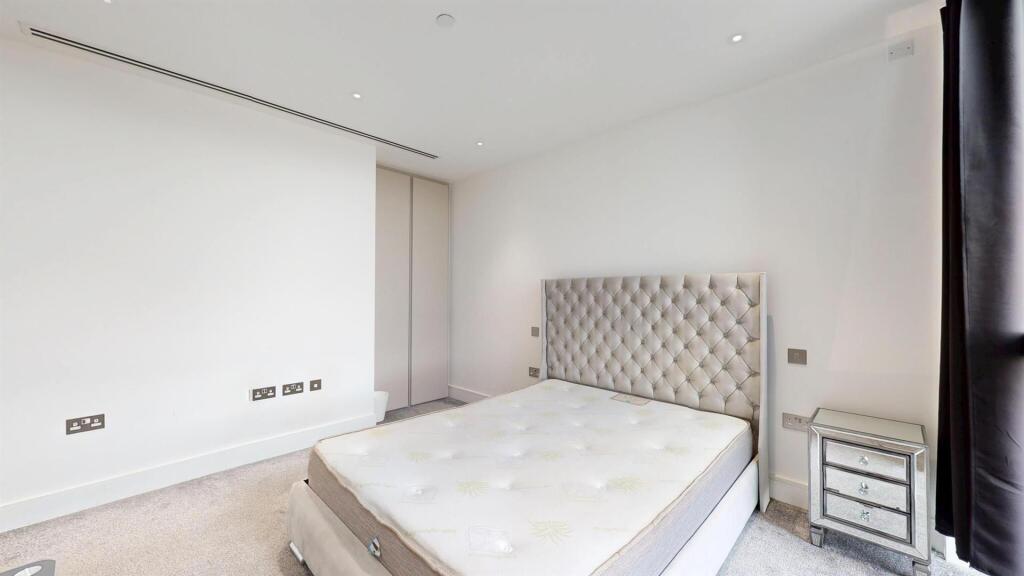 Two Bedroom apartment to rent by Barrain London