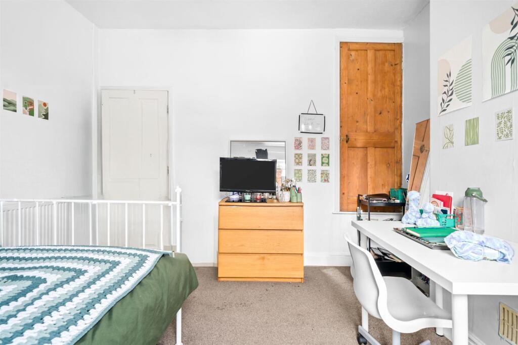 15 Cecil Street Nottingham, NG7 1GZ