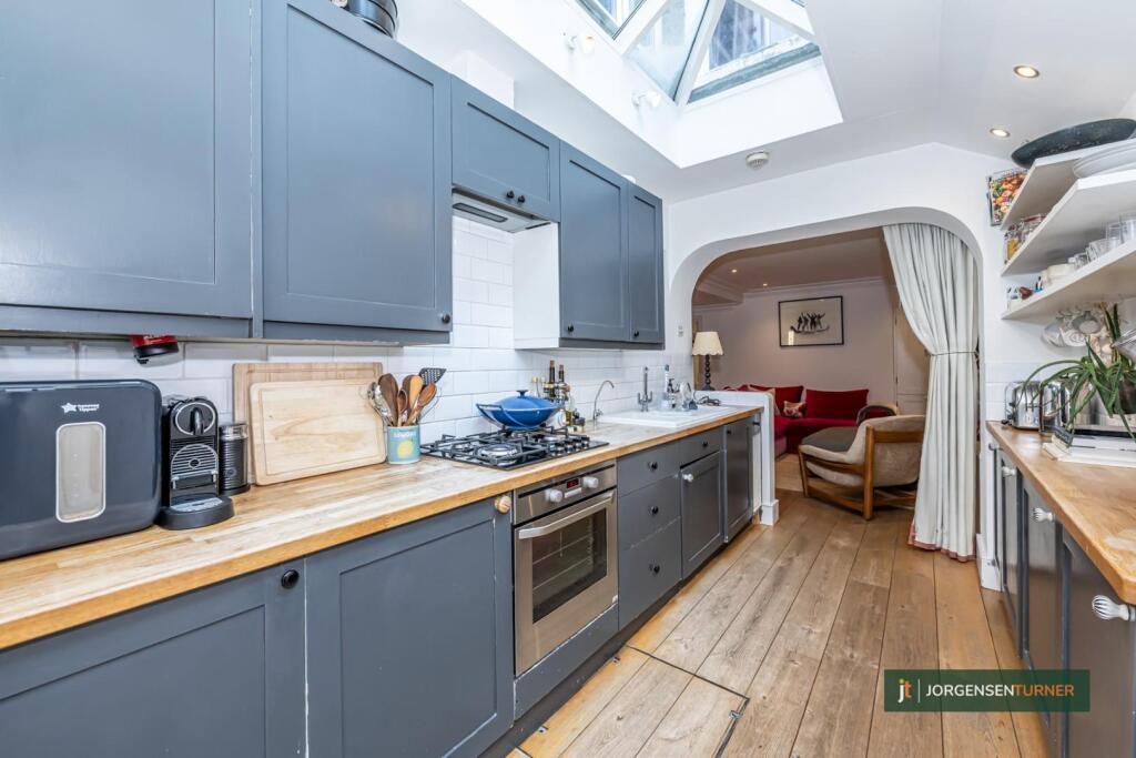 Kitchen 2.jpg