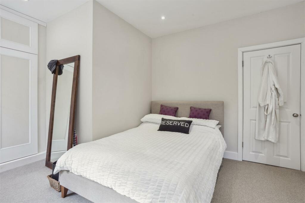 77240_Bentley Lodge 10 Egham Hill(25).jpg