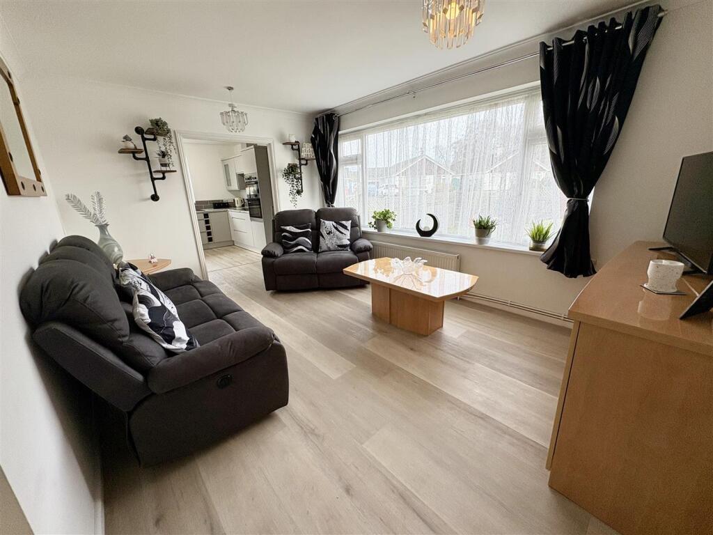 3. lounge.jpg