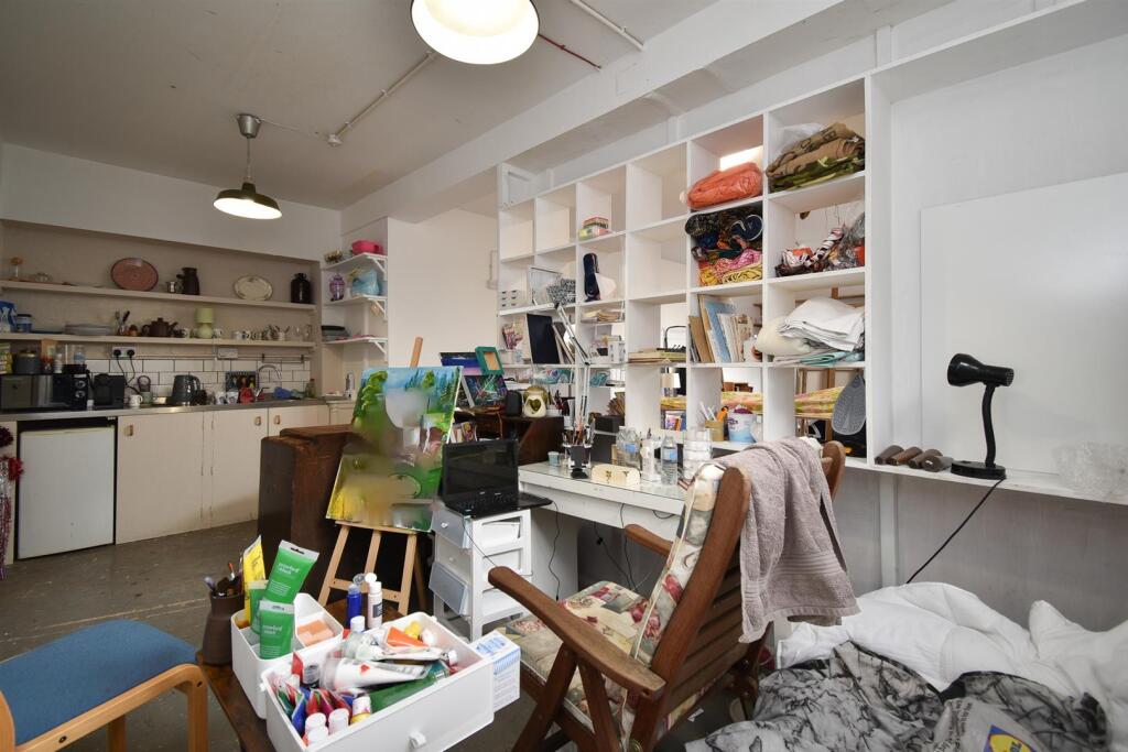 Studio/commercial unit