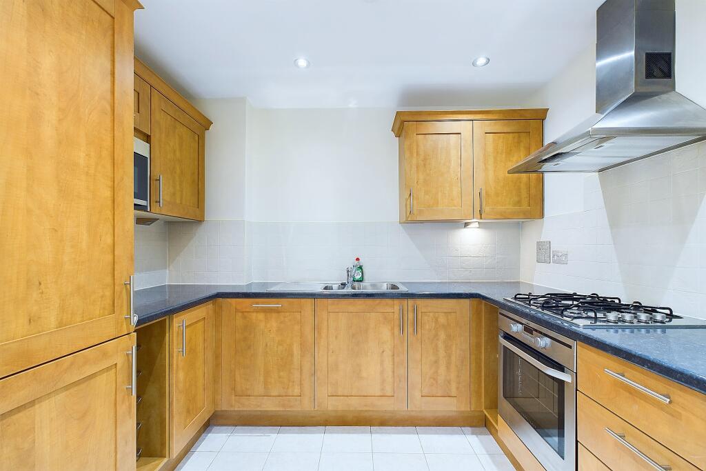 CAM04201G0-PR0050-STILL005