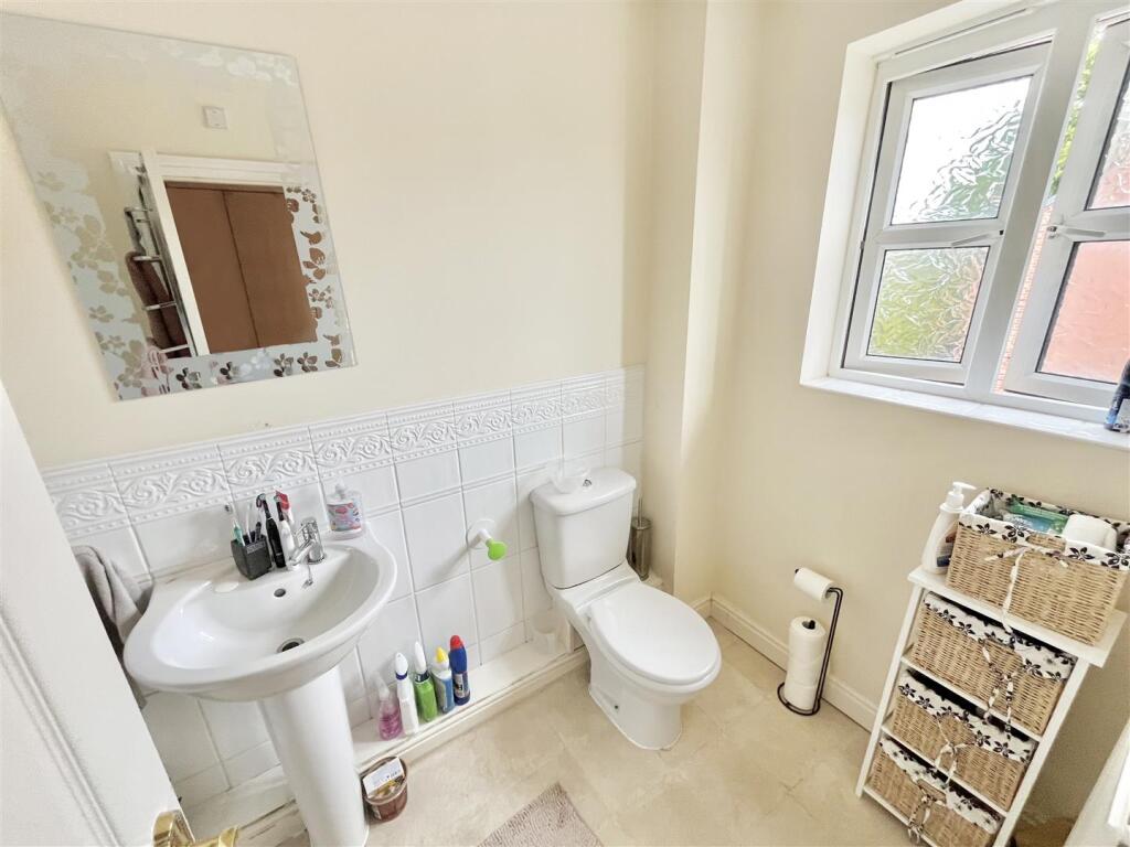 En Suite Shower Room Aspect 2