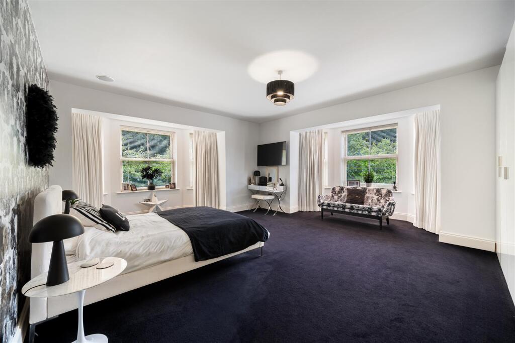 Main Bedroom Suite
