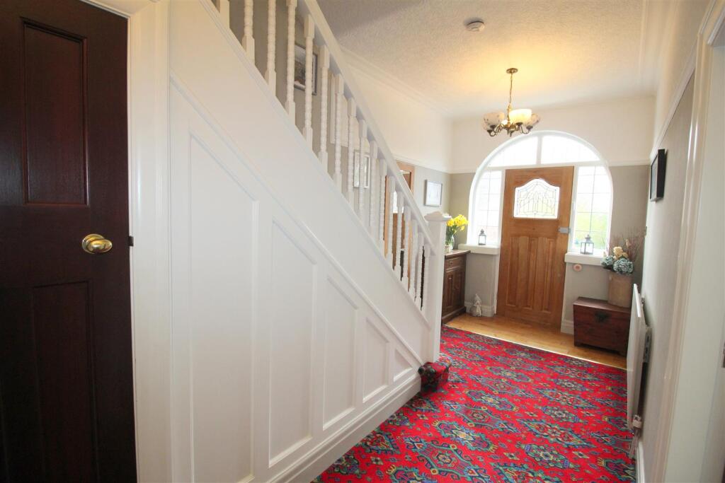 Mayfield Rd, 121, hallway 2.JPG