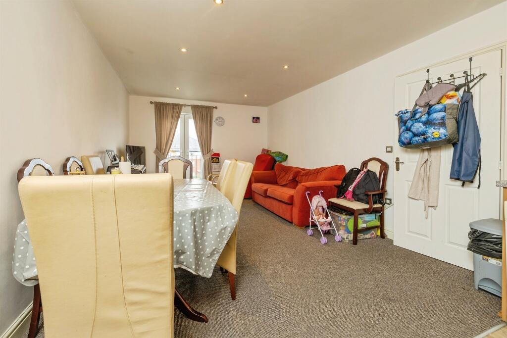 Kitchen / Living Area