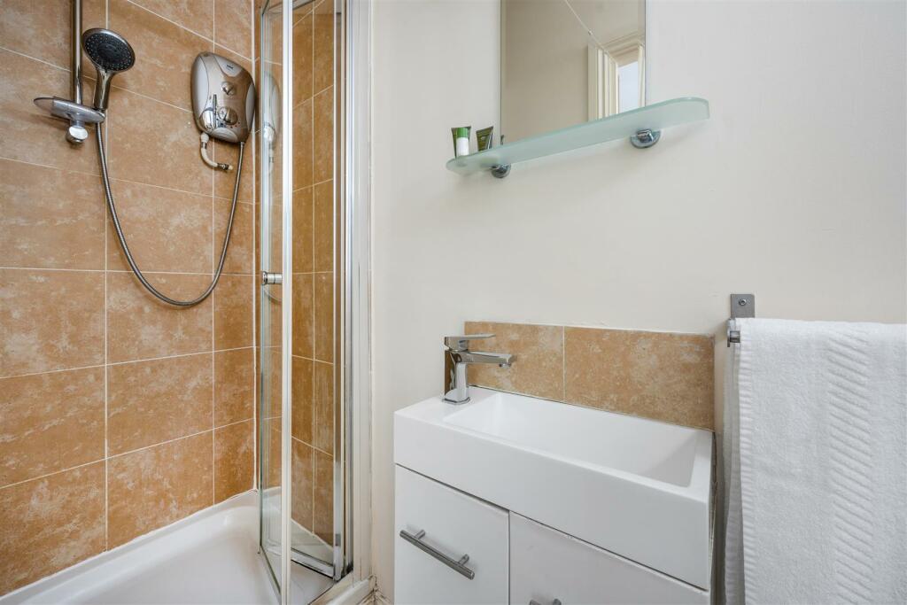 2702202427_REL_Flat C 6-8 Hanbury Street _E1 6QR_0