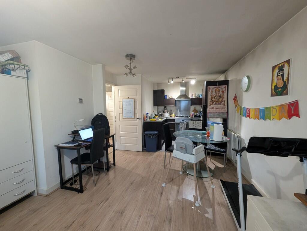 KITCHEN LIVING AR...