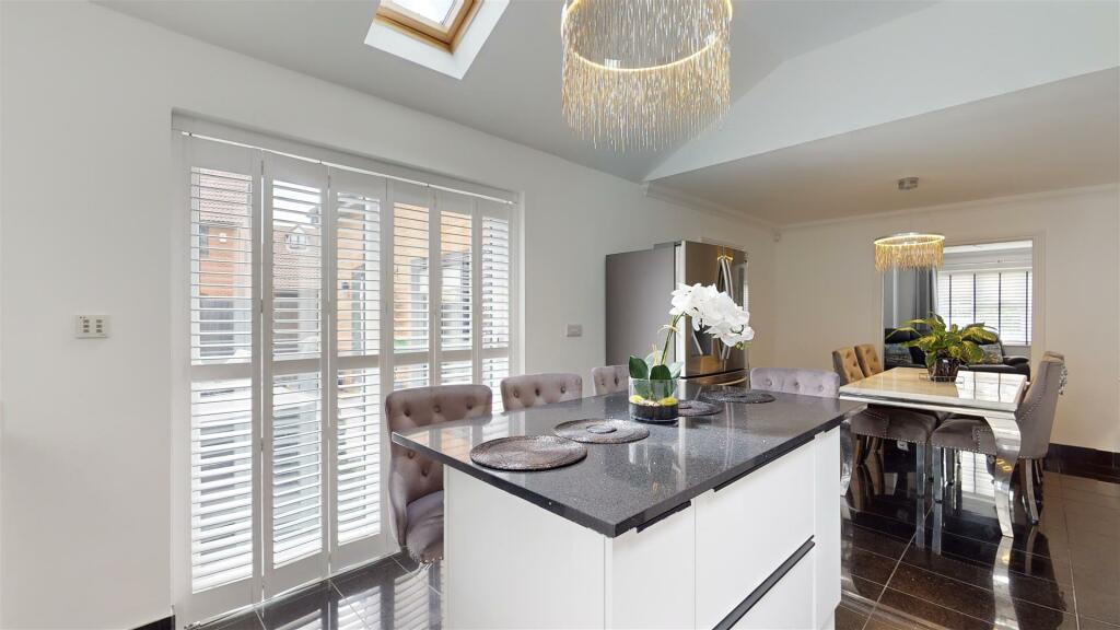 KITCHEN/BREAKFAST ROOM