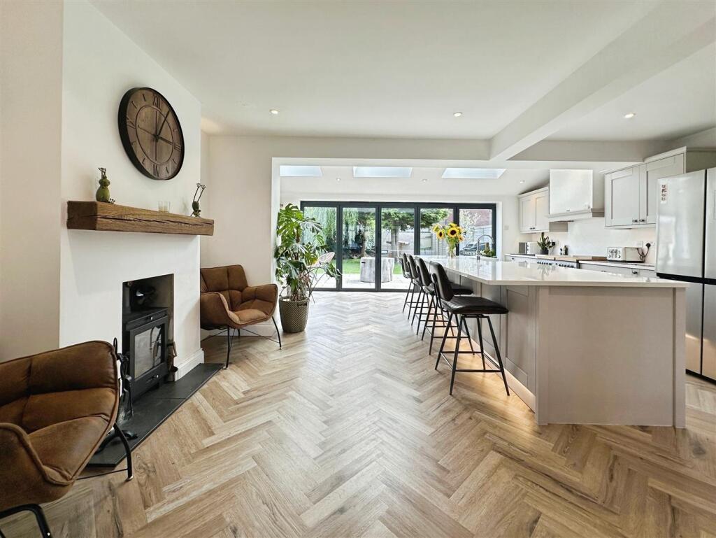 fc90150e--4EE5-B891-BD2CC4B649CB-61268-000013EBC25