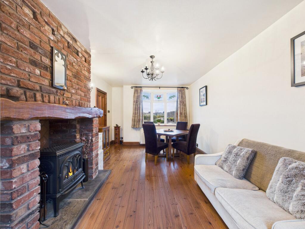 Lounge/Dining Room