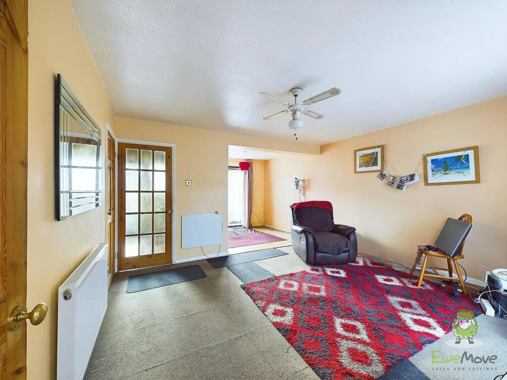 CAM01543G0-PR0105-STILL009