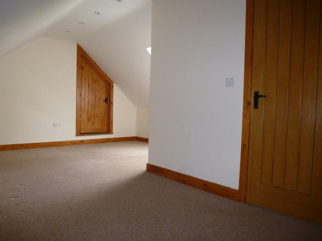 Bedroom 3 V2.JPG