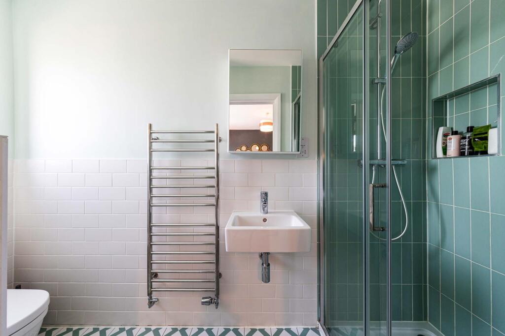 EN SUITE