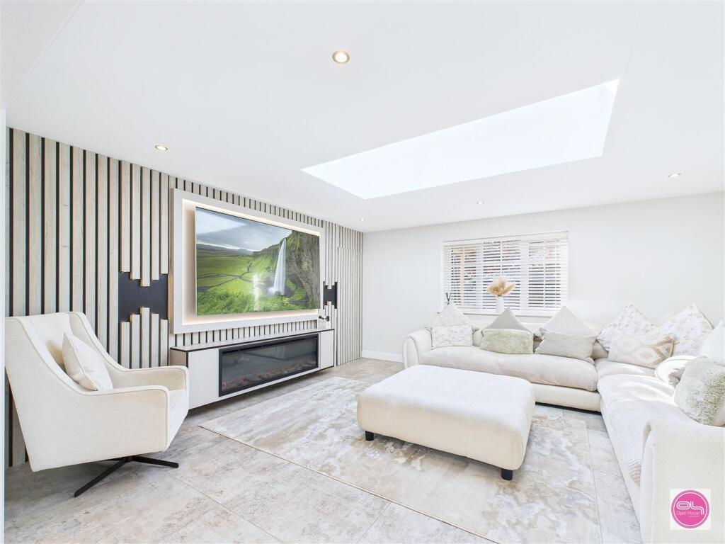 Cranfield Avenue, Church Gresley (14).jpg